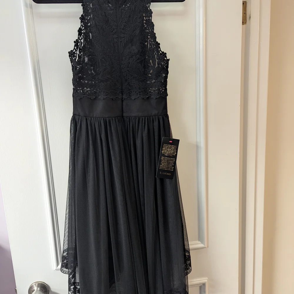 Elegant Black Lace Dress - Picture 5 of 8